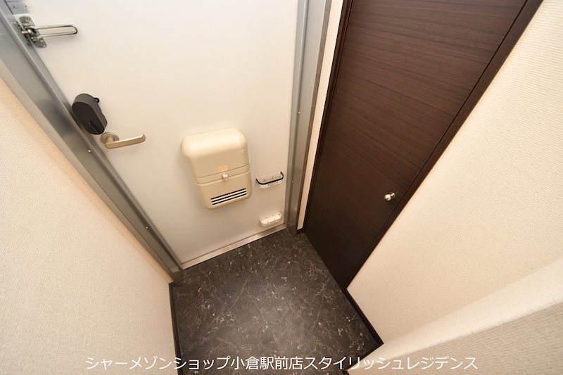 玄関　写真と異なる場合は現況を優先します