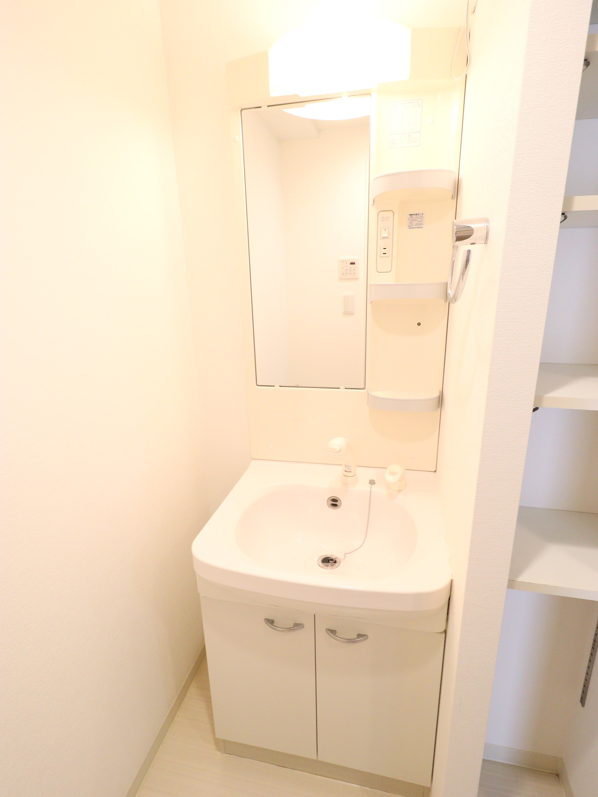 洗面設備　独立洗面化粧台付き