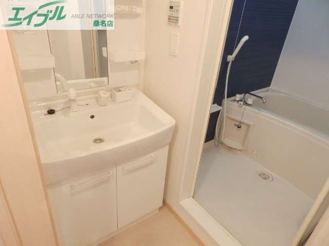 洗面設備　同物件別室反転タイプ画像