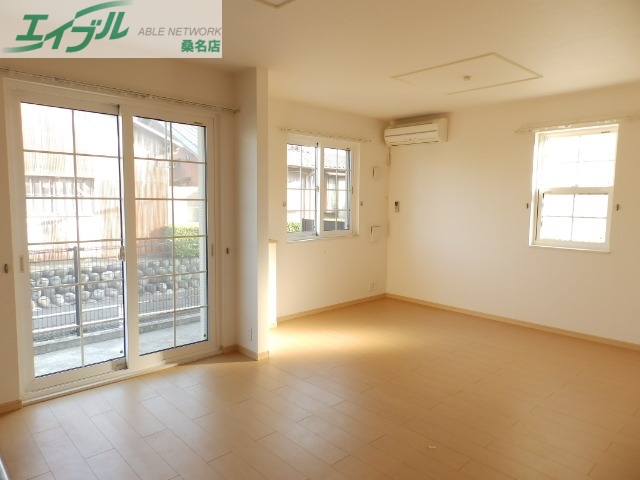 居室・リビング　同物件別室反転タイプ画像