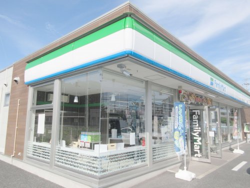 コンビニ　ファミリーマート 宇都宮平出町店（コンビニ）まで742m
