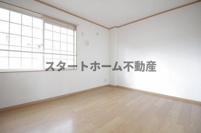 その他部屋・スペース　落ち着いて過ごせるお部屋なので、寝室にいかがでしょうか