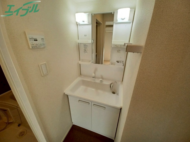 洗面設備　同型参考写真