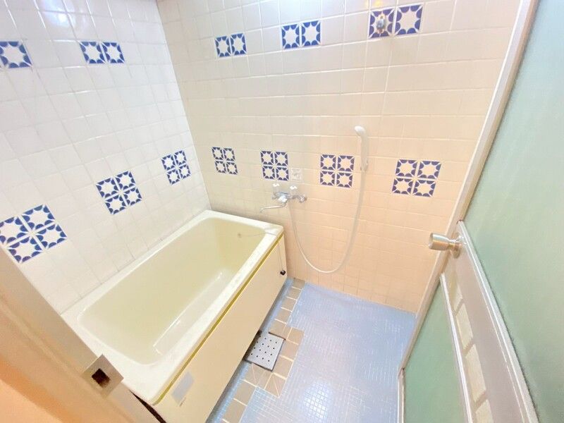 バス・シャワールーム　※同タイプの写真となり、実際のお部屋とは異なる場合があります