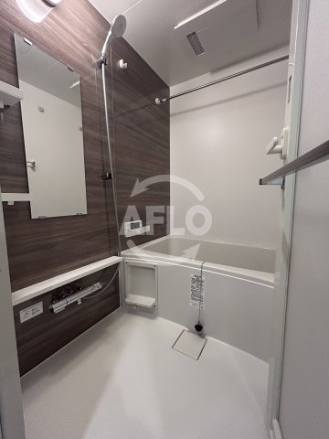 バス・シャワールーム　コンフォリア・リヴ新大阪西宮原ソルテラス　浴室