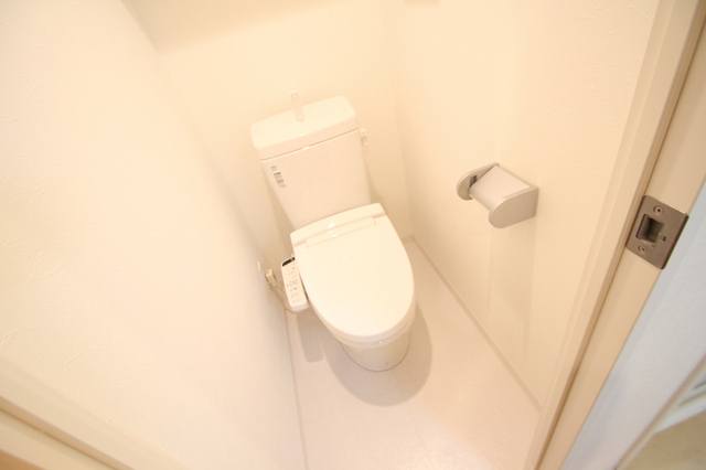 トイレ　ウォシュレット付です