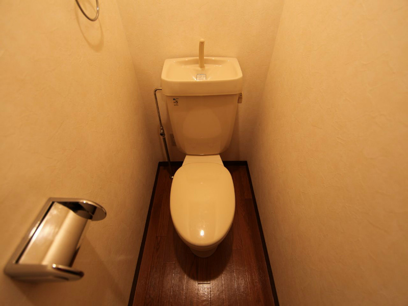 トイレ　トイレ　温水洗浄便座取り付け可