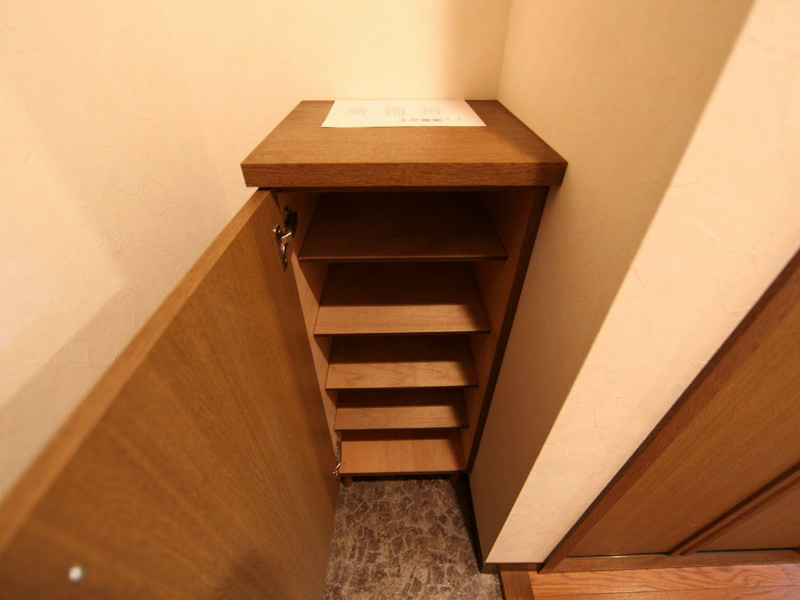 玄関　玄関　シューズボックス付