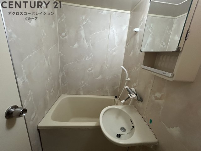 バス・シャワールーム　洗面台のある浴室です♪