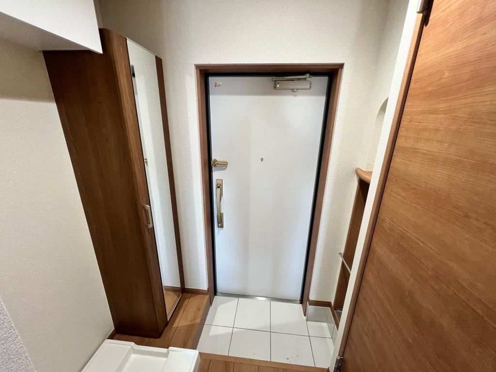 玄関　※別号室参考写真です※