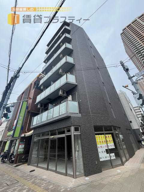 建物外観　スタイリッシュの中の、スタイリッシュ。再開発でにぎわう南口。