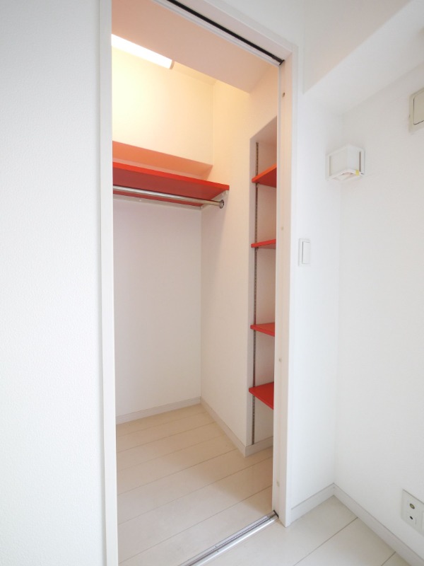 収納　荷物の多い方でも安心のウォークインクローゼット完備