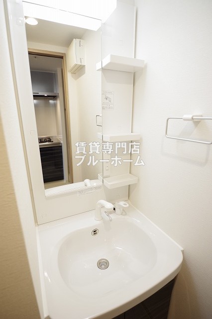 洗面設備　洗面所も収納豊富！