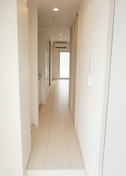 玄関　※同物件・同タイプの写真です。