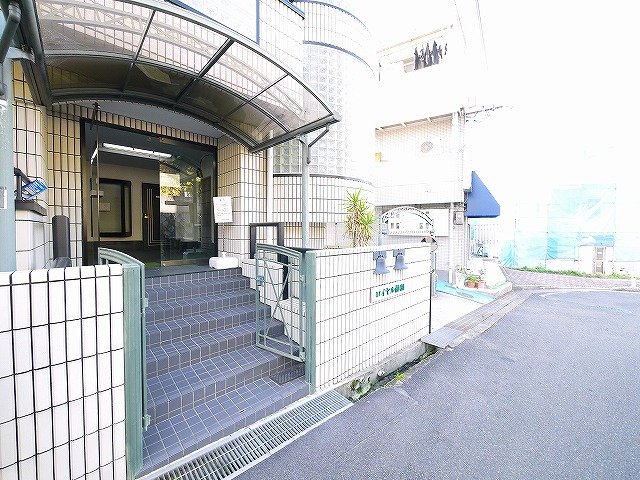 エントランス　清潔なエントランスです