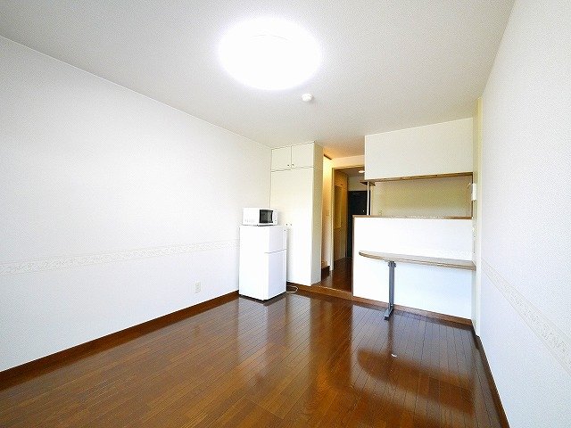 居室・リビング　こちらの居間で趣味の時間をお楽しみください