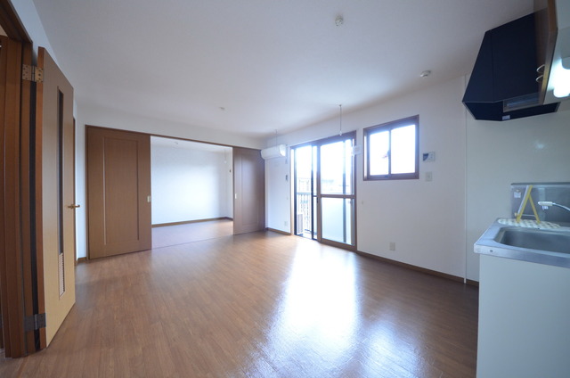 居室・リビング　★大きな窓が、リビングを明るくしてくれます★