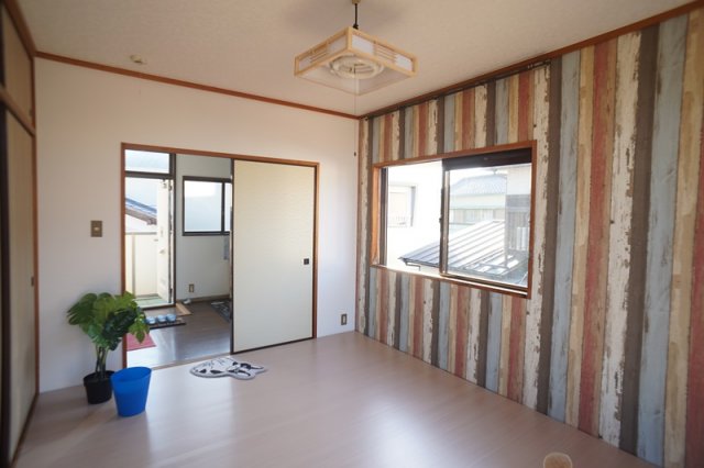 その他部屋・スペース　洋室には窓が２面あります。