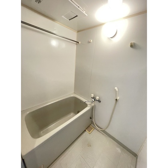 バス・シャワールーム　浴室乾燥・追い焚き♪