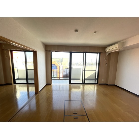 居室・リビング　日当たり良好♪