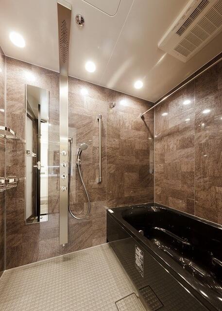 バス・シャワールーム　※カラータイプ異なります