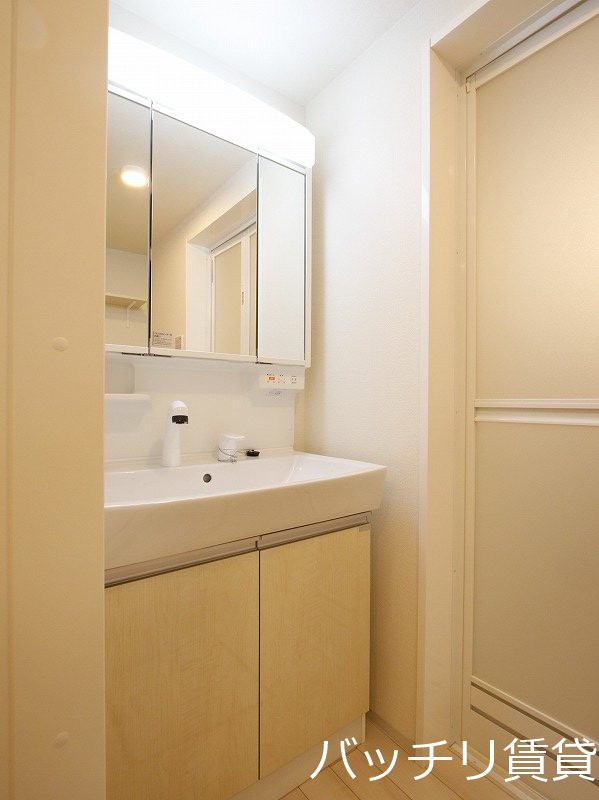 洗面設備　同シリーズの別号室の画像。現況優先