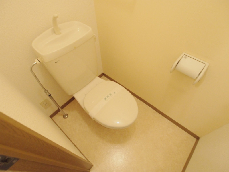 トイレ　温水洗浄便座に変更済♪