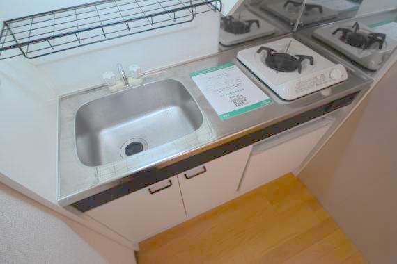 キッチン　ピカピカのミニキッチンです。お料理が楽しくなりますね。