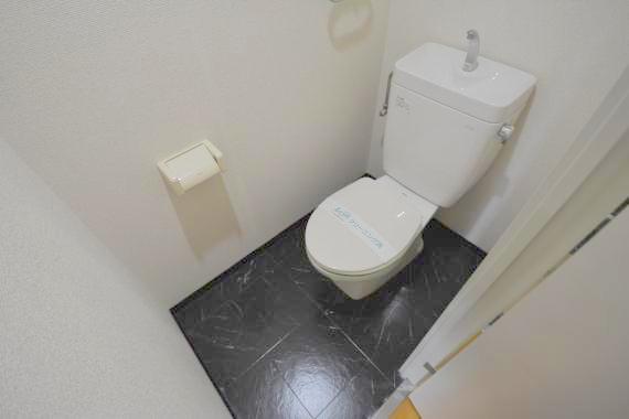 トイレ　清潔感のあるトイレは、誰もがリラックスできる空間です。