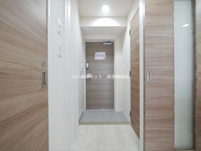 玄関　反転タイプとなります。