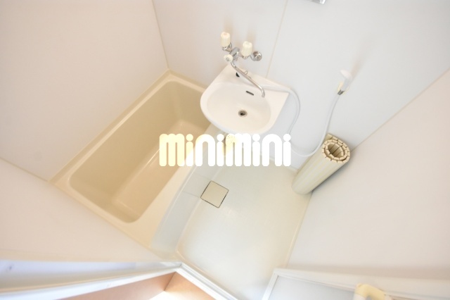 バス・シャワールーム　一日の疲れを癒すバスルームです