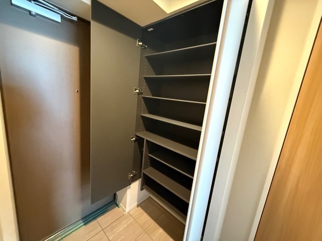 玄関　シューズボックス