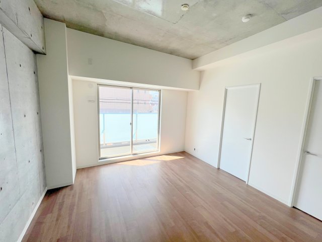 居室・リビング　解放感があって心地よいリビングです。