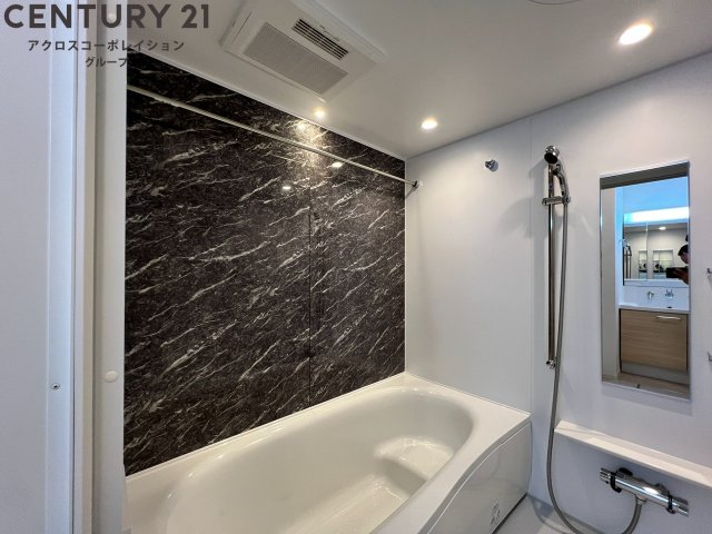 バス・シャワールーム　浴室乾燥機付きです