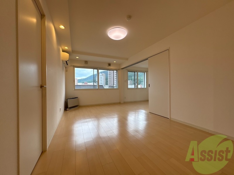 居室・リビング　広々としたリビングですね。使い勝手がよさそうですね！