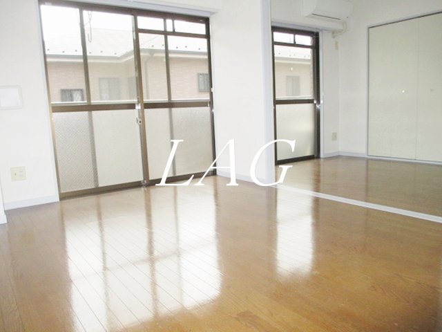 居室・リビング　洋室のお部屋（同仕様）です。