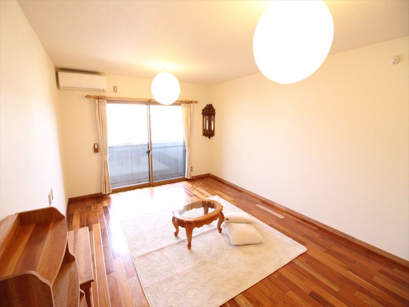 居室・リビング　洋室・床フローリング・エアコン＆照明付き（写真は別室）