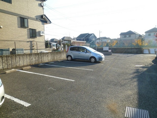 駐車場　★敷地内駐車場★（空き状況・使用料等詳細はご確認下さい）
