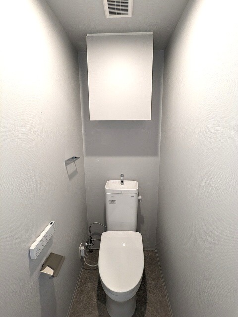 トイレ　温水洗浄便座です