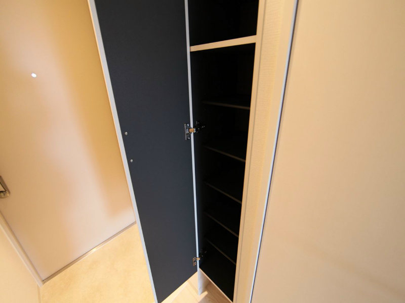 玄関　玄関　シューズボックス付（収納充実してます）