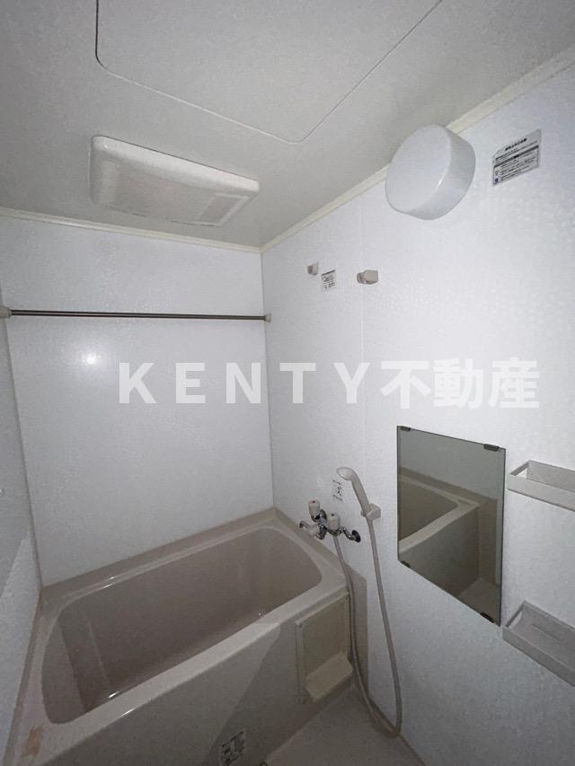 バス・シャワールーム　コンパクトで使いやすいお風呂です