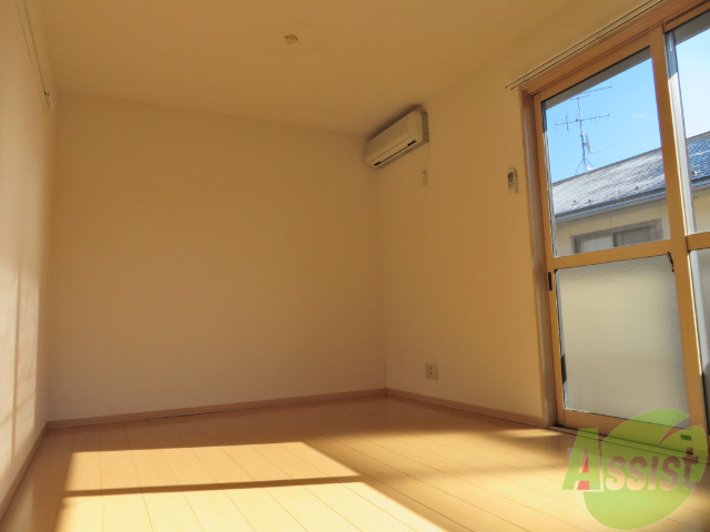 居室・リビング　１０．５帖のＬＤＫです。日が差して明るい雰囲気です。