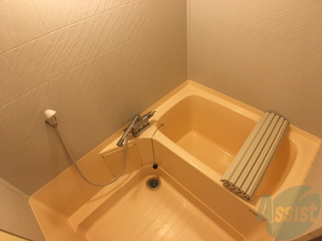 バス・シャワールーム　一日の疲れを癒すお風呂です！蓋も付いてます！