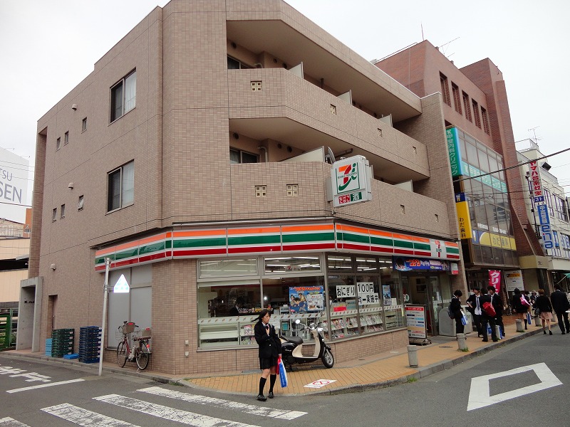 コンビニ　セブンイレブン（コンビニ）まで84m