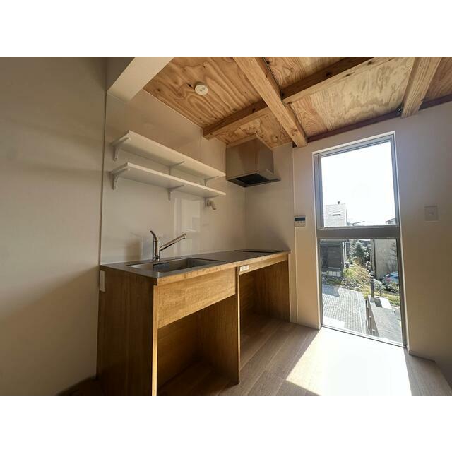 キッチン　景色のよい明るいシンプルスタイルのキッチン。ＩＨコンロです！