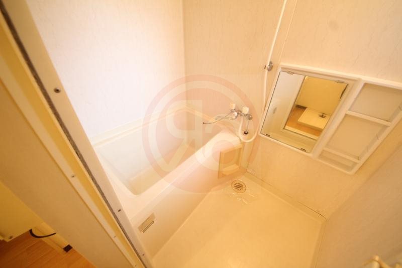 バス・シャワールーム　落ち着いた空間のお風呂です