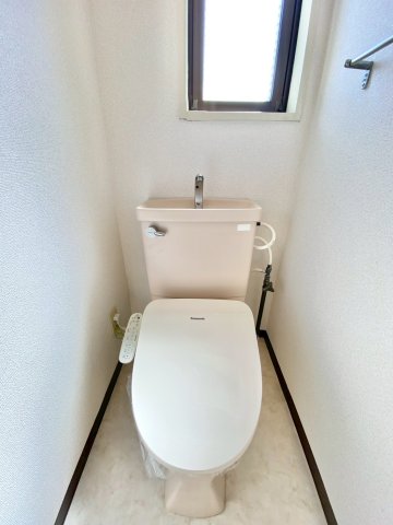 トイレ　※同物件別号室の写真になります