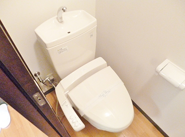 トイレ　温水洗浄便座