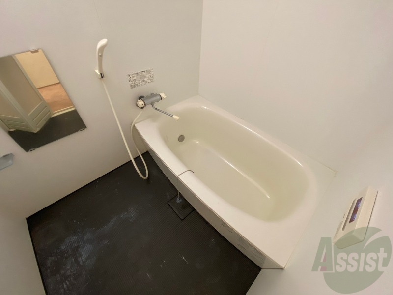 バス・シャワールーム　お風呂になります。一日の疲れを癒してくださいね。