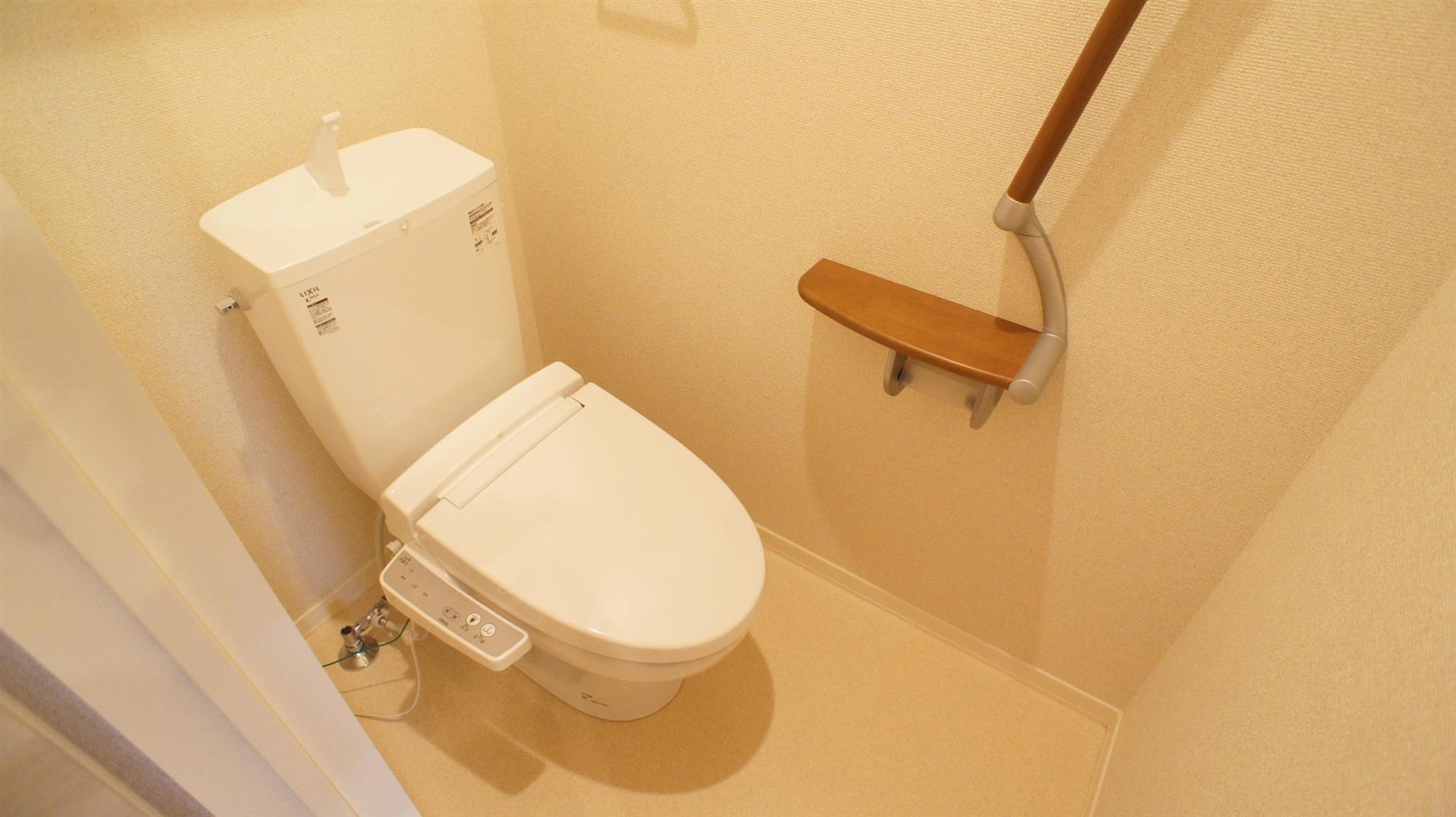 トイレ　温水洗浄暖房便座付トイレ